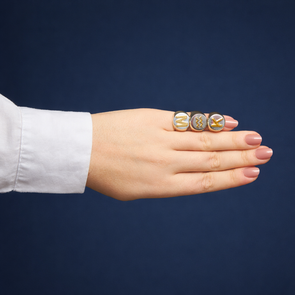 Anel Identidade: Anel de Inicial Personalizável Prata 950 e Ouro 18k