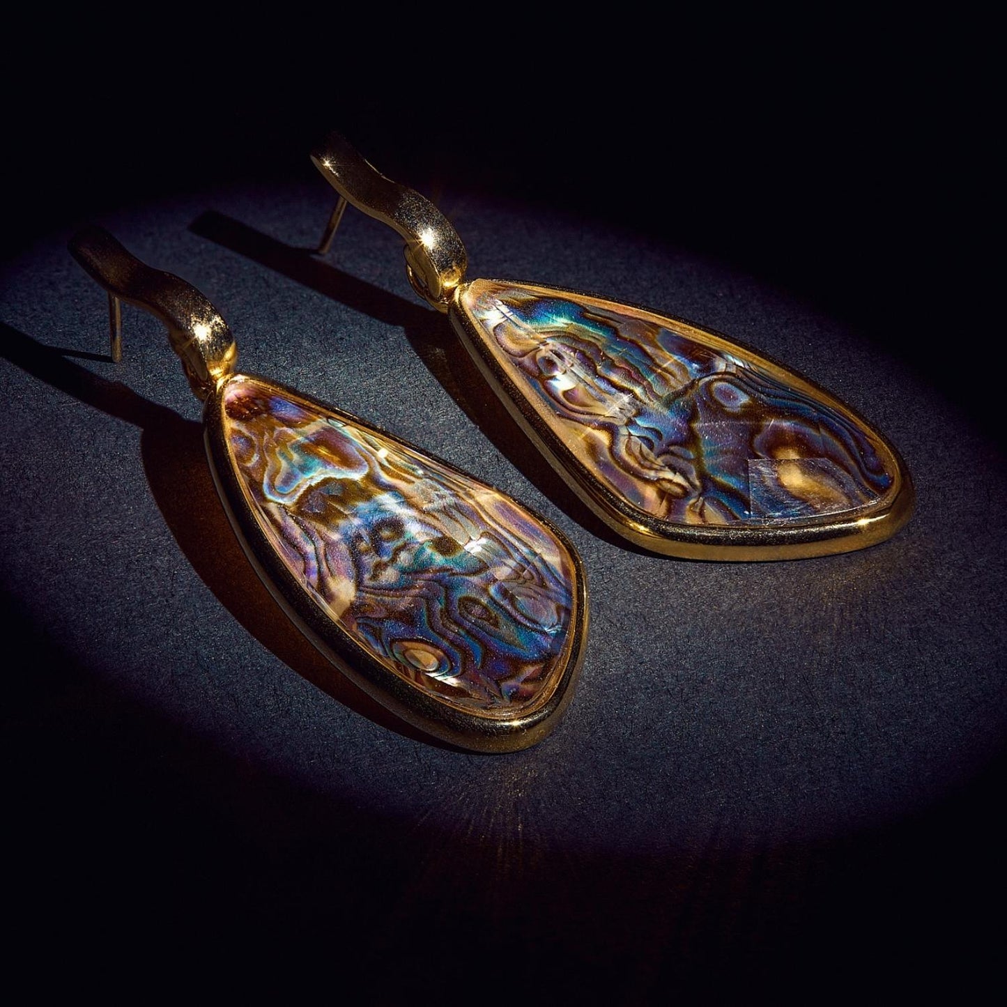 Brinco Coragem Abalone dourado