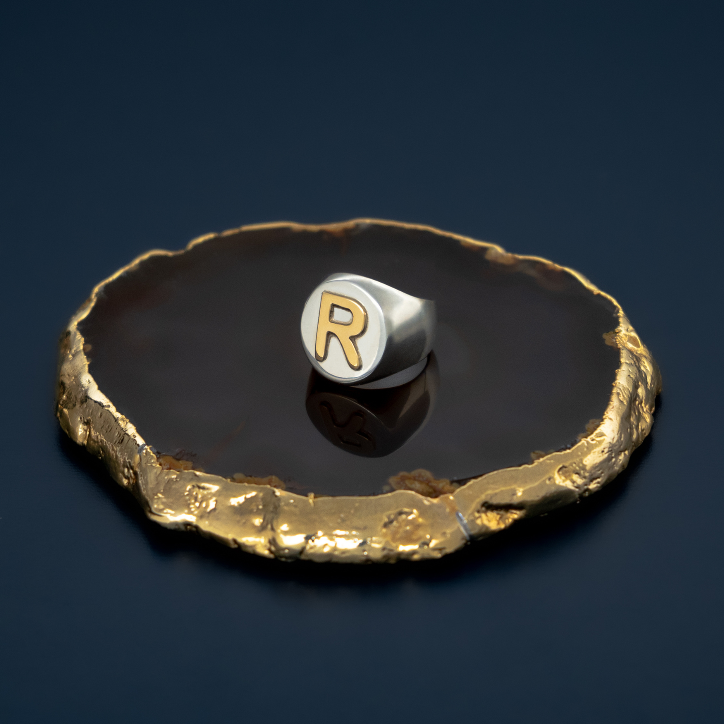 Anel Identidade: Anel de Inicial Personalizável Prata 950 e Ouro 18k