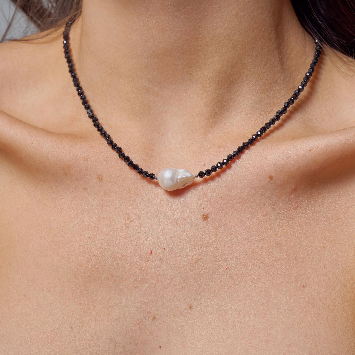 Colar Onix e Pérola Barroca Prata 925